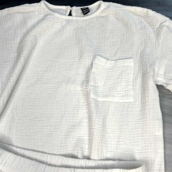 Lightweight linen-like breathable shorts & top outfit, never worn. ￼ - Picture 6 of 10